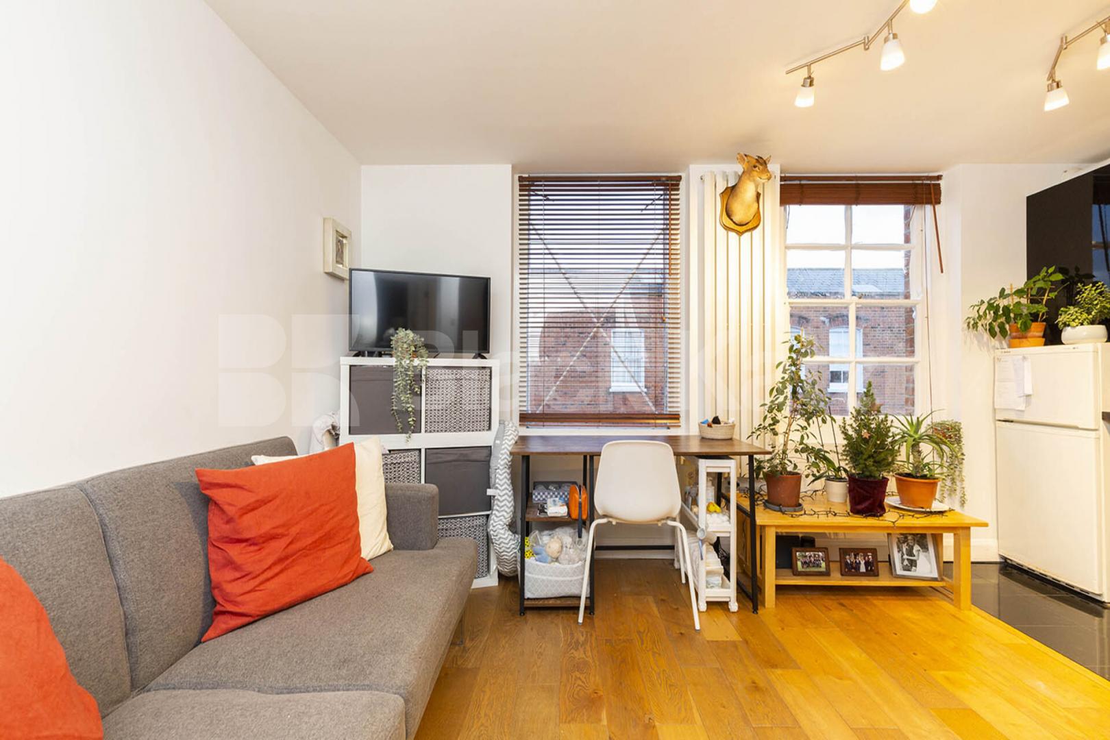 Located in a prime area close to the vibrant upper street with tons of amenaties Paget Street, Angel